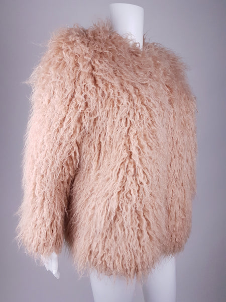  full front three quarter view of a H&M dusty rose shaggy faux-fur jacket displayed on a mannequin