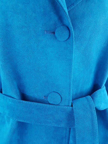 Close-up of the turquoise suede-effect fabric, fabric-covered buttons and matching belt