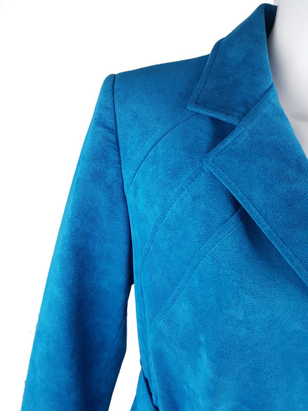 Front view Close-up of the oversized notched lapels and curved princess-seam tailoring