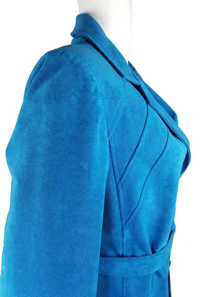 Side view Close-up of the oversized notched lapels and curved princess-seam tailoring