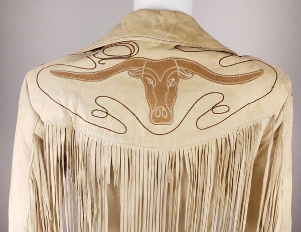 Close-up of the upper back with a large appliquéd longhorn head, looping lariat embroidery and a deep fringed yoke.