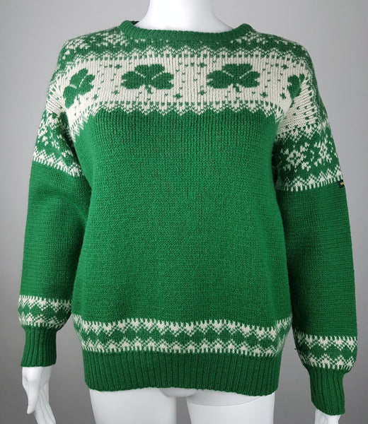 Vintage 1970s - 1980s Blarney Castle Irish fisherman’s green wool sweater with white shamrock and patterns on a mannequin