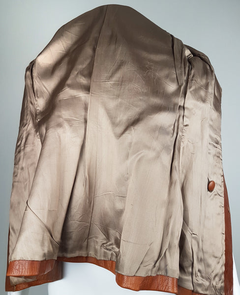 Interior view showing the tonal lining, inside seams and spare leather-covered button
